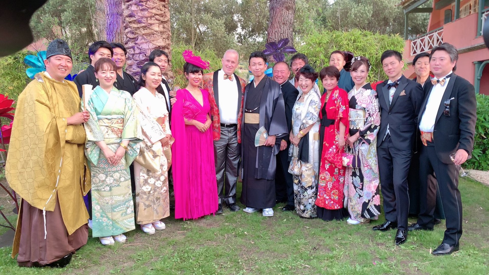 HIME代表の坂東康子と仲間たち